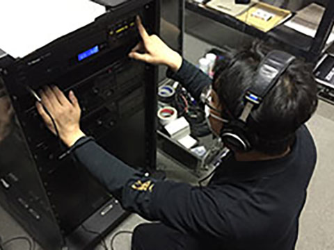 舞台音響機器保守管理作業写真