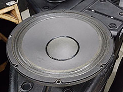 舞台音響機器保守管理作業写真